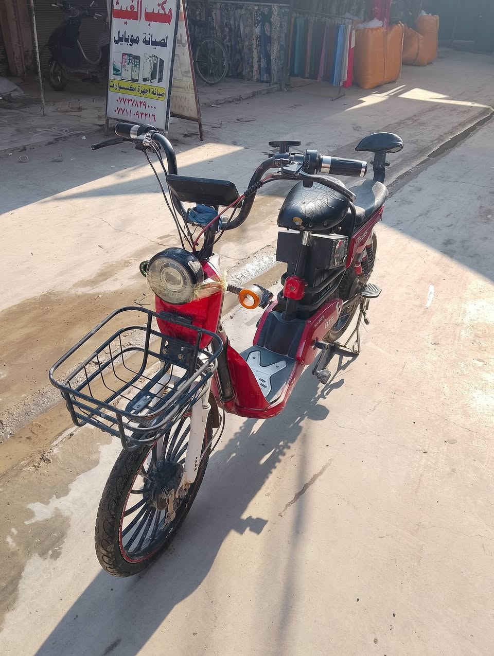 السلام عليكم
بايسكل شحن موديل 2022 
بطاريات جديدة ما صار شهر ونص من شديتهن
السعر 200 وبي مجال
رقمي ***********
