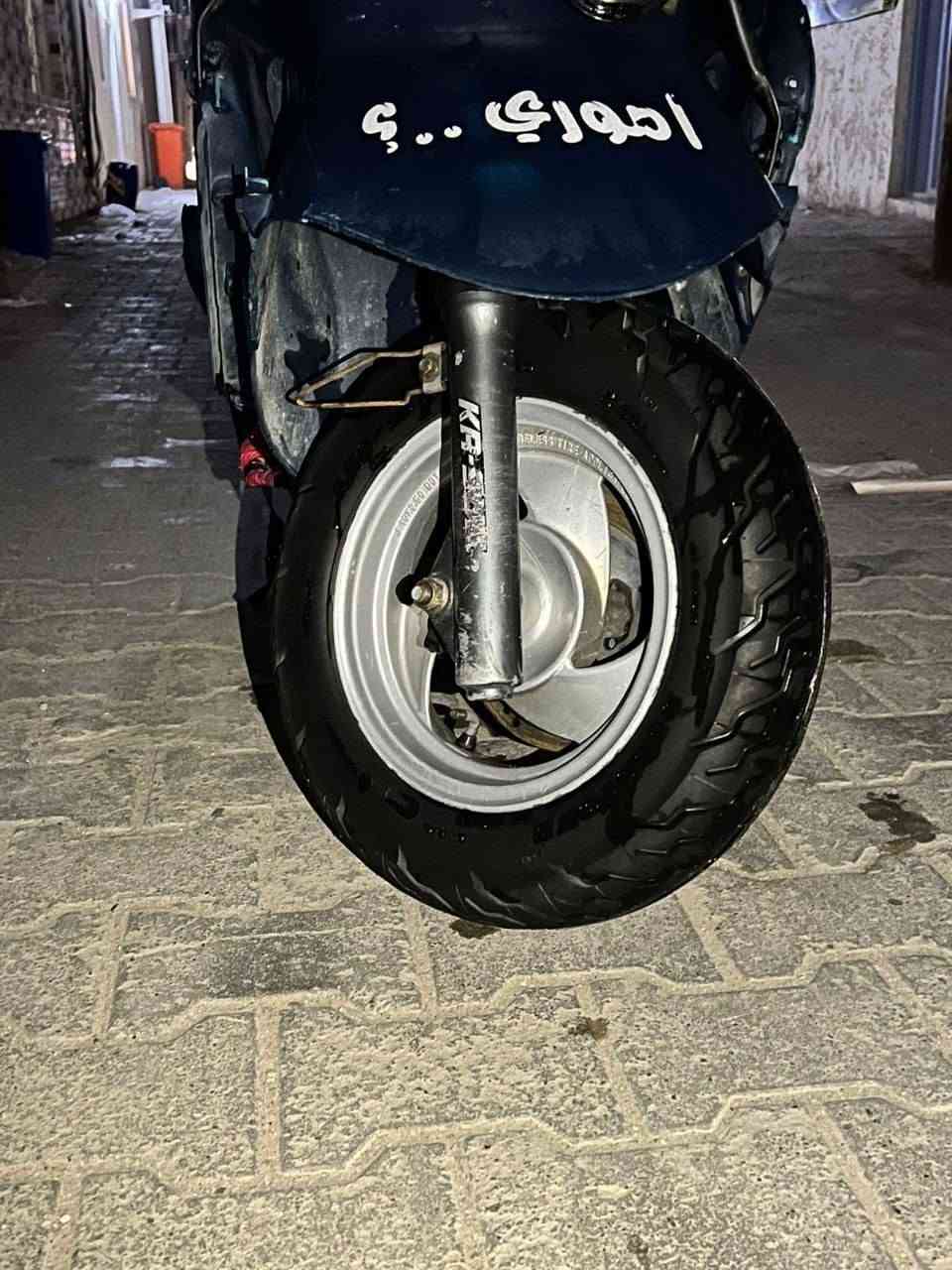 سلام عليكم الدراجه البيع اسمهة كامكوكنك محرك مامفتوح كلج رياضي دراجه حربيهة ومال شغل جاي اروح بيهة الميسان ورجع الدراجه 300 وبيهة مجال الشراي  هاذة رقمي وباقي المواصفات عل خاص ***********
