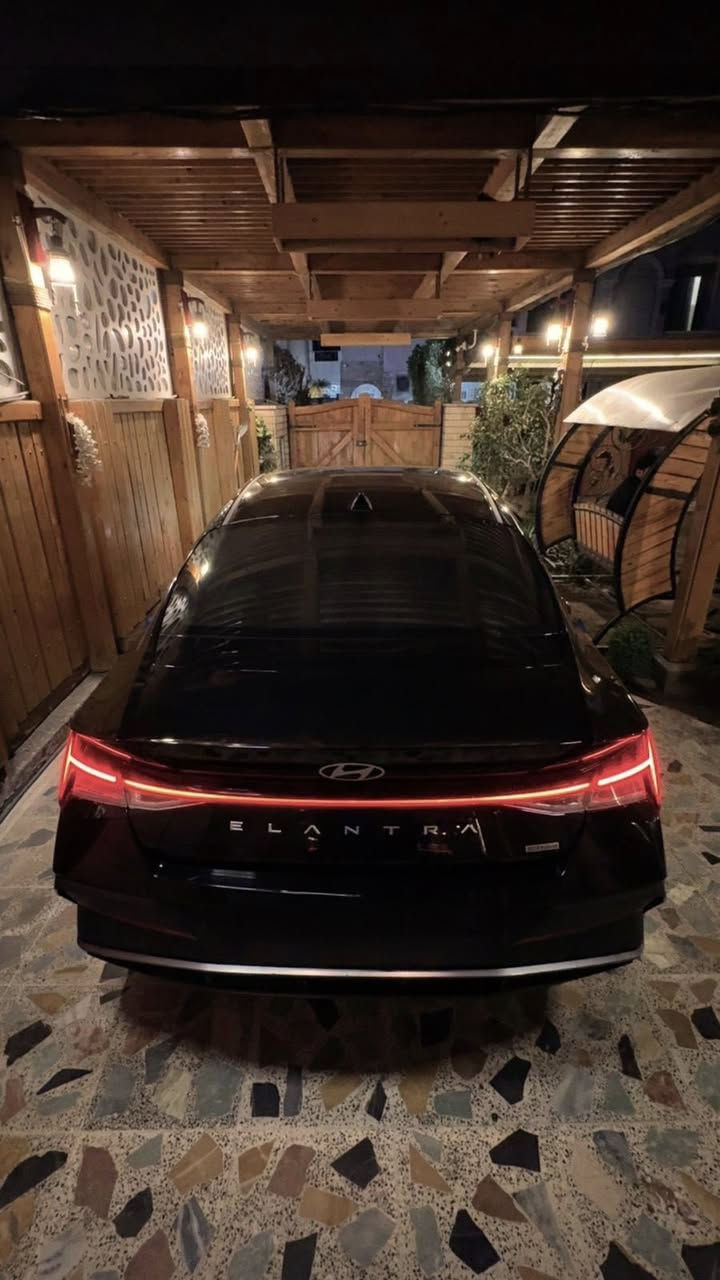 سلام عليكم 
النترا هايبرد 2025 hybrid blue كلين كلين كلين 
🛑 كفاله عامه 🛑 
بدون غرق ولا حالوب ولا حادث ولا تخريب 
ولا صبغ ولا تبديل السيارها كلها بلاديه و بدون اي مشكله 
 🛑السياره كلها كبس شركه🛑
ماشيه 7 الف mi
بانزينها كله محسن 
و اديرلها زيت موتل NGEN خاص للهايبرد 
اللتر مالته 20 الف 
و فلتر زيت امز اويل ب 18 الف
السياره مهتم بيها للاخير ماخذها الي مال جناي 
بيها رادار تحديد مسار و رادار توقف و نقط عمياء 
و توقف خلفي و اوتو هولد ومناخ منفصل بصمه
تشغيل عن بعد درايف مود 
رقم بغداد باسمي 
مكانها بغداد 
السعر : 183$
هاتف : ***********
