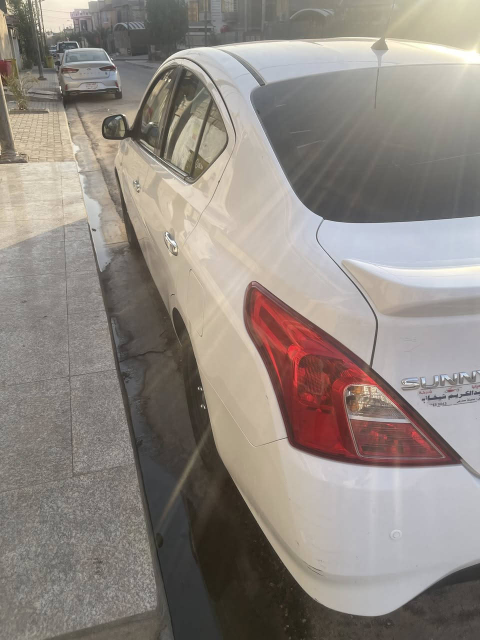 السلام عليكم                                                      نيسان صني هندي مديل 2022 
سياره مكفوله من الظربه والصبغ ماعده رصعات بل صندوق وبل جاملغ الخلفي مبينه بل صوه ماشيه 77 km حقيقي 
المكان البصره_المعقل رجاً مو شراي لا تدخل وتعبني 
الرقم للتواصل واتساب ***********
