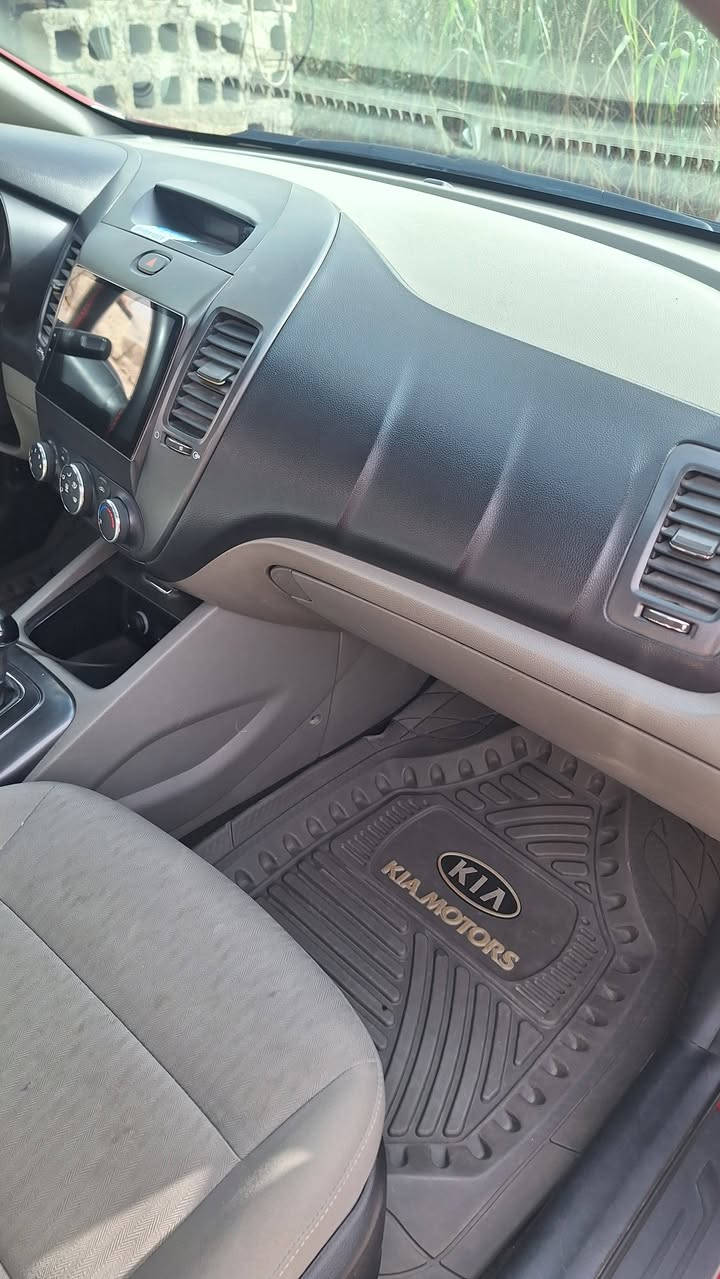 السلام عليكم
كيا سيراتو موديل ١٥ خليجي مكينه ١٦٠٠ دوش وبيها حساس شركة دولية سيارة جاهزة من كلشي مكينه وكير مامفتوحات صدر امامي خلفي جاهز تبريد تدفئة اي نقص مابيها السيارة بيها صبغ جاملغ الامامي فقط اثر شخوط وبارد بيها بالجنطة 
السعر ١١٠ بيها مجال بسيط
للاستفسار ***********
