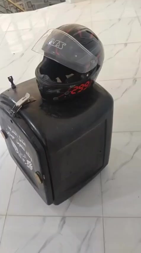 سلام عليكم خوذه وصندوك معروضات للبيع خوذه صارلهه سبوعين من مشتريهه رايدهن ب40 الف
وهذا رقمي ***********
