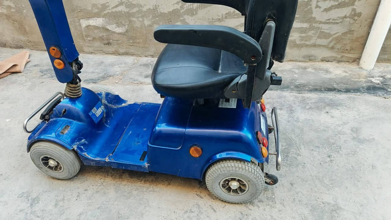 دراجه معوقين نظيفه تايرات جديده بيها عطل تمشي سريع فجأة تصير بطيئه حيل ، والكفر الامام انكسر من التحميل السعر 225 
للاتصال ***********
