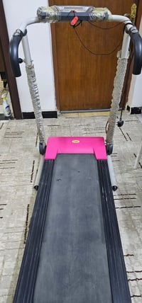 جهاز مشي • شاشة ديجيتال • نظيف وشغال