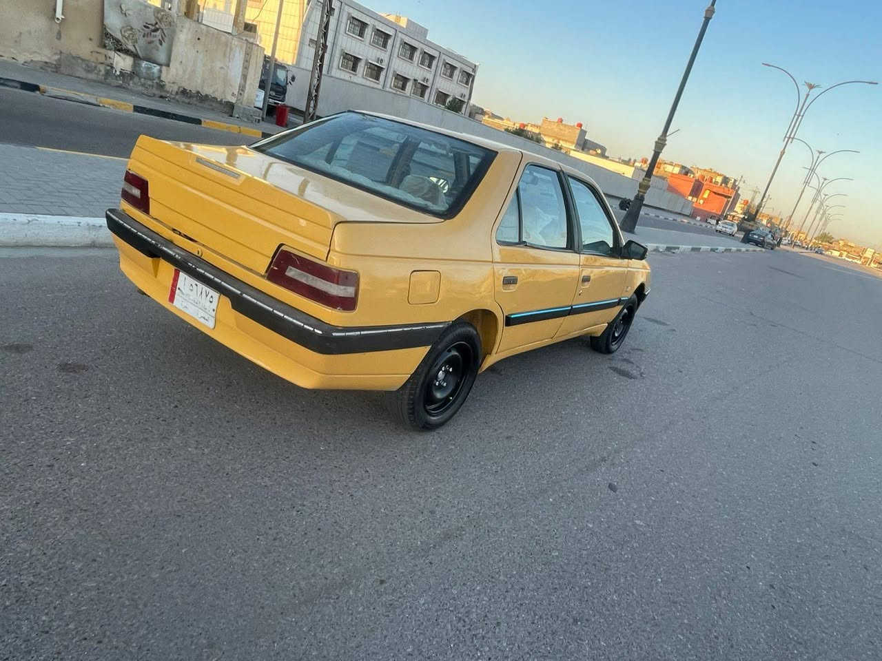 سلام عليكم سيارة بيجو موديل 2015 مكفولة من ضربه ول تبديل بيه صبغ جماليه فقط رقم بصرة  تحويل ثاني يوم تخم تير حداديه نص عمر هيه وغرامات مصفرة سعر 28بيه مجال ستفسار *********** مكان سيارة البصرة حي الحسين
