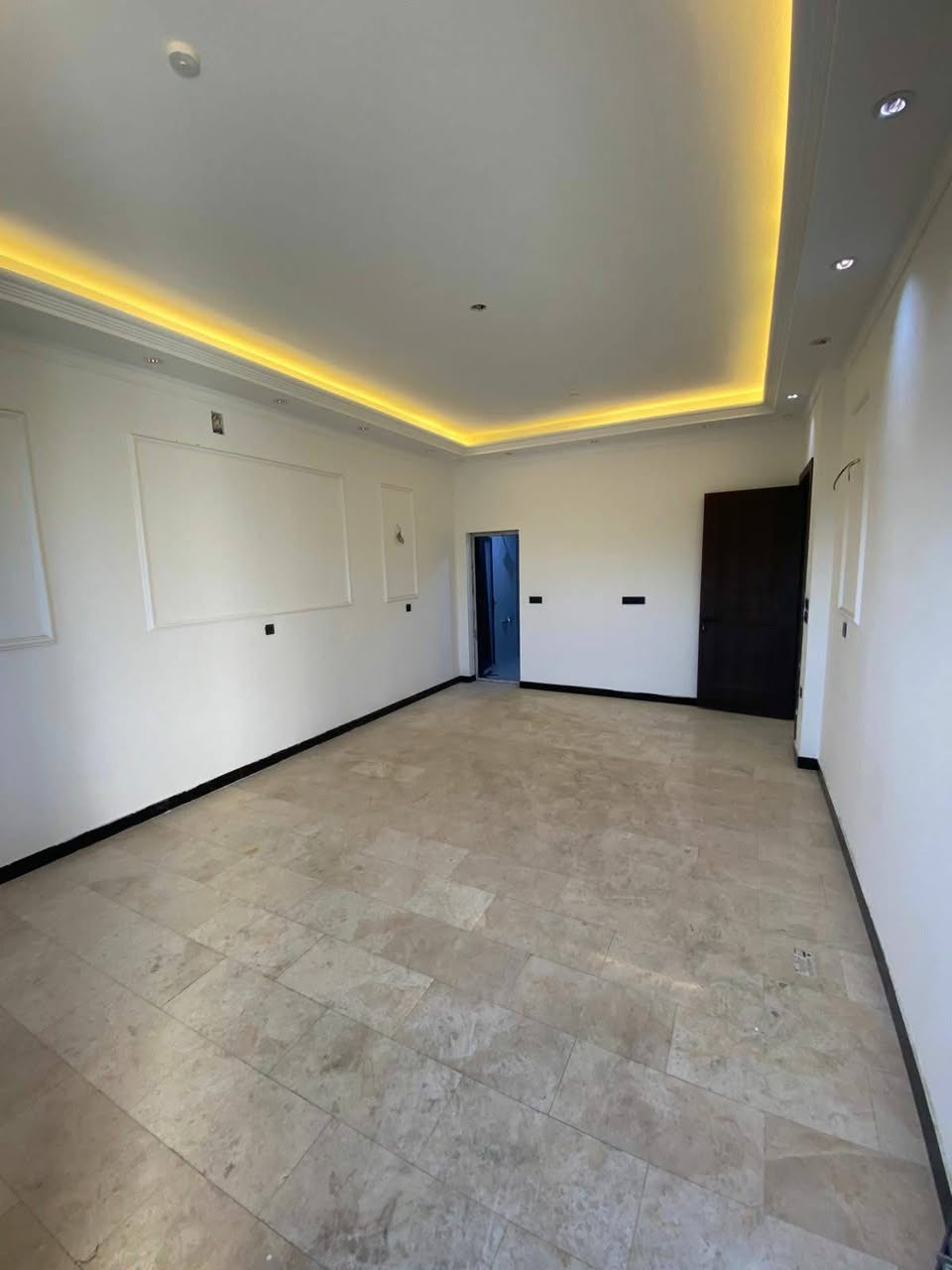 السلام عليكم بيت للبيع ١٥٠ متر في حي الجهاد منطقه الظباط شارع ١٥ مقابيل بيت تشجير واجهه ٦ ونزال ٢٥ 
يحتوي البيت على ٤ غرف نوم وصاله ومطبخ وخدمات عدد ٤ 
علما ان الارضيه مرمر والشبابيك ألمنيوم 
علما ان البناء منفصل غير مشترك 
بناء البيت ٢٠٢٤ 
علما توفر بيت واحد فقط 🤗
للاستفسار اتصل على هذه الارقام 

***********
ابو مرام 🥰
