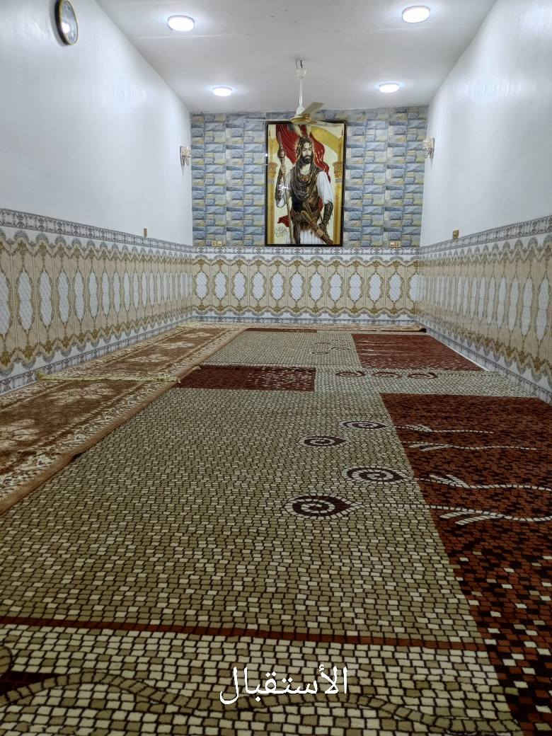 سلام عليكم 
 بيت البيع عنوانه  داخل فرع مندي عدن
 يتكون من غرفتين وصاله ومطبخ صحيات خرجيه وحمام داخلي وبراني ومنور جبير 
مساحته 200
 نوع العقار زراعي 
   سعر  البيت 70 وبي مجال بسيط    
*********** 
بناء حديث بل 2023
