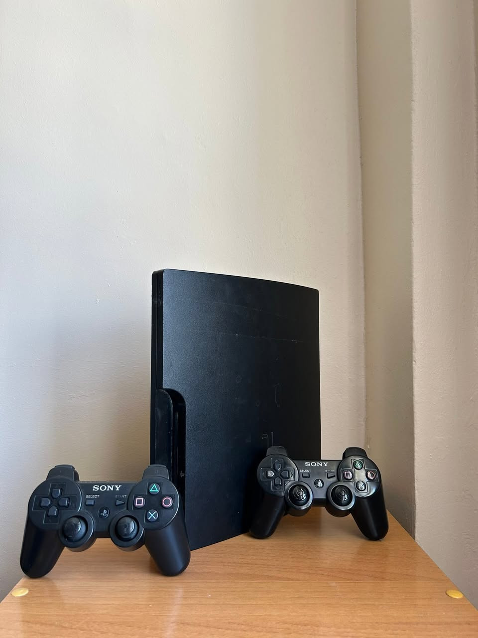 🎮 PS3 Slim 320GB Flashée à vendre
Console PS3 Slim 320GB flashée en très bon état, fonctionne parfaitement.

✅ 2 manettes
✅ Disque dur 320GB
✅ Console flashée
✅ Tous les câbles inclus
✅ Prête à l’emploi

📍 Disponible à Constantine

📞 Contact : 0774528286


**إذا كنت صاحب هذا الإعلان وتريد حذفه لأي سبب، رجاءا أرسل رسالة إلى الدعم الفني**
