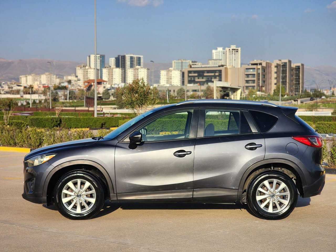 Mazda cx50 2016
مواسەفات sky active
کامێرا ی دواوە
راداری ئاوێنە
شاشە لەمس 
برێک بەسمە
دو مۆدی لێخوڕین (نۆڕماڵ،سپۆرت)
گێر ئۆتۆماتیک و عادی
ئاوێنە کارەبا
سوکان ڤۆلیۆم
تەحدید سرعة
مەکینە 2.5 بێ تۆربۆ
سێ پارچەی بۆیاخە بێ ئێرباگ بێ ناوگرتن (بۆنیت، چەمەلخ،
 ،دەرگا) 
سەنەوی تازەیە تا 2027 مانگی 11 
221.000 هەزار کم ڕۆیشتووە 
نرخ 118 گەڵاو قفڵ
شوێن سلێمانی 
رقم شانسی
 
JM3KE2CY8G0648677 

***********
