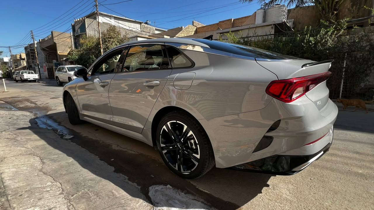 السلام عليكم 
 K5 2023 
مواصفات جي تي لاين 
اللون سمنتي 
السيارة معوقين وبأسمي
حادث السيارة سرقه بانيد وجاملغ ايسر
يرباكات السيارة سليمة 
بصمه تشغيل عن بعد 
حساسات
السعر 180  وبيه مجال
***********
مكاني بغداد
