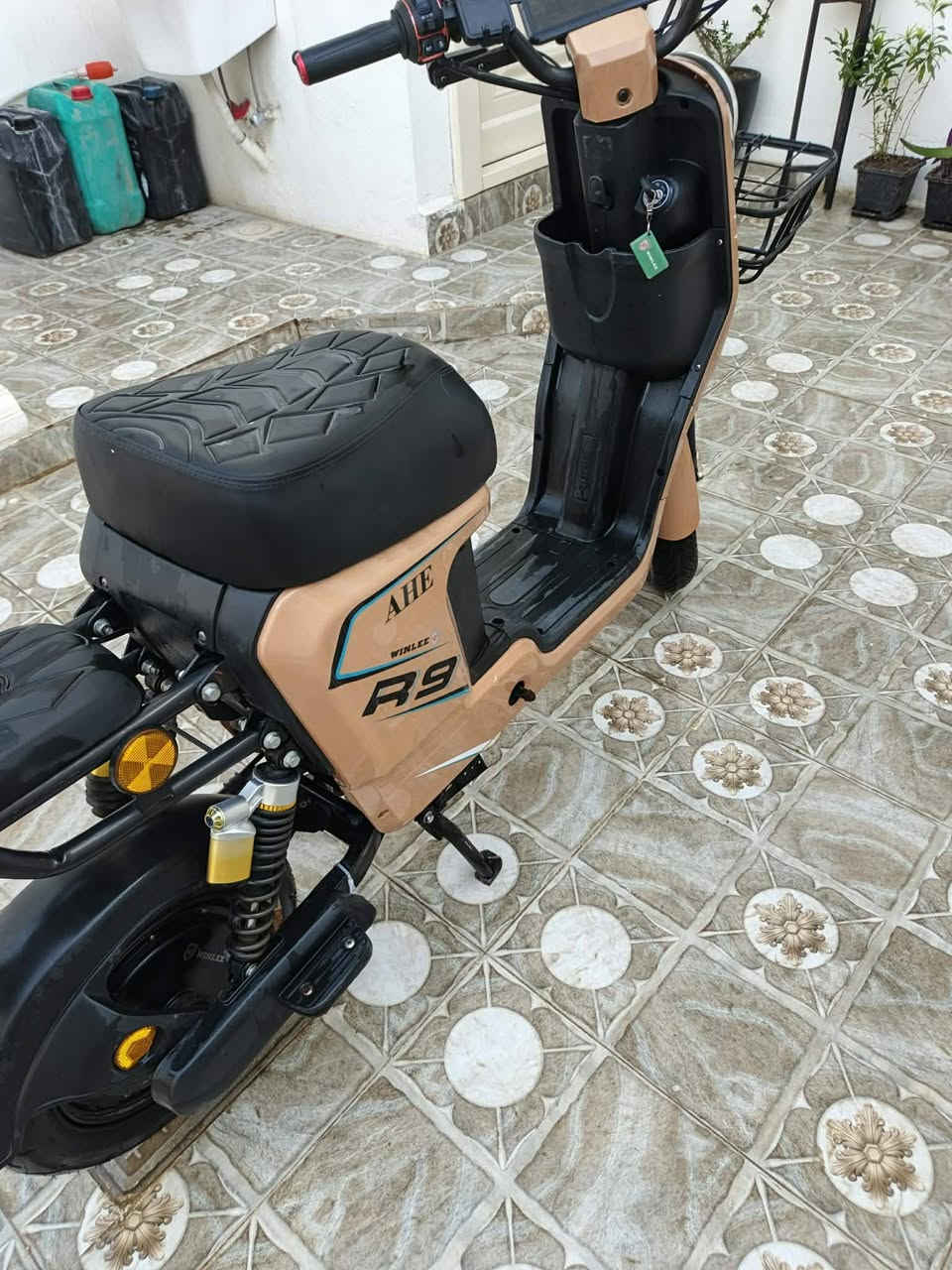 R9 سعر٤٥٠//   نظام باك //  5بطاريات//  نظافه فول//   *********** رقم//  وتساب
