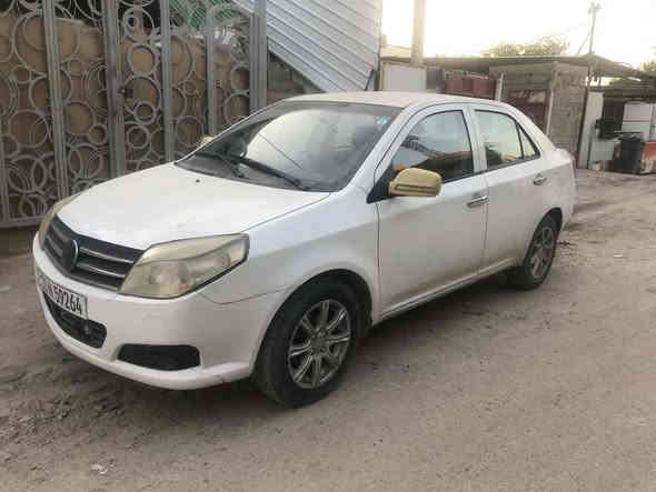 السلام عليكم ،، جيلي أم كي 2012 مصبوغة حزام كير محرك تبريد تدفئة خير من الله والسيارة رقم بغداد انكليزي قبل اسبوع مبدلة وهزة جديدة سعرهه 45 وبيهه مجال ،، مكاني بغداد الزعفرانية وهذا رقمي   ***********
