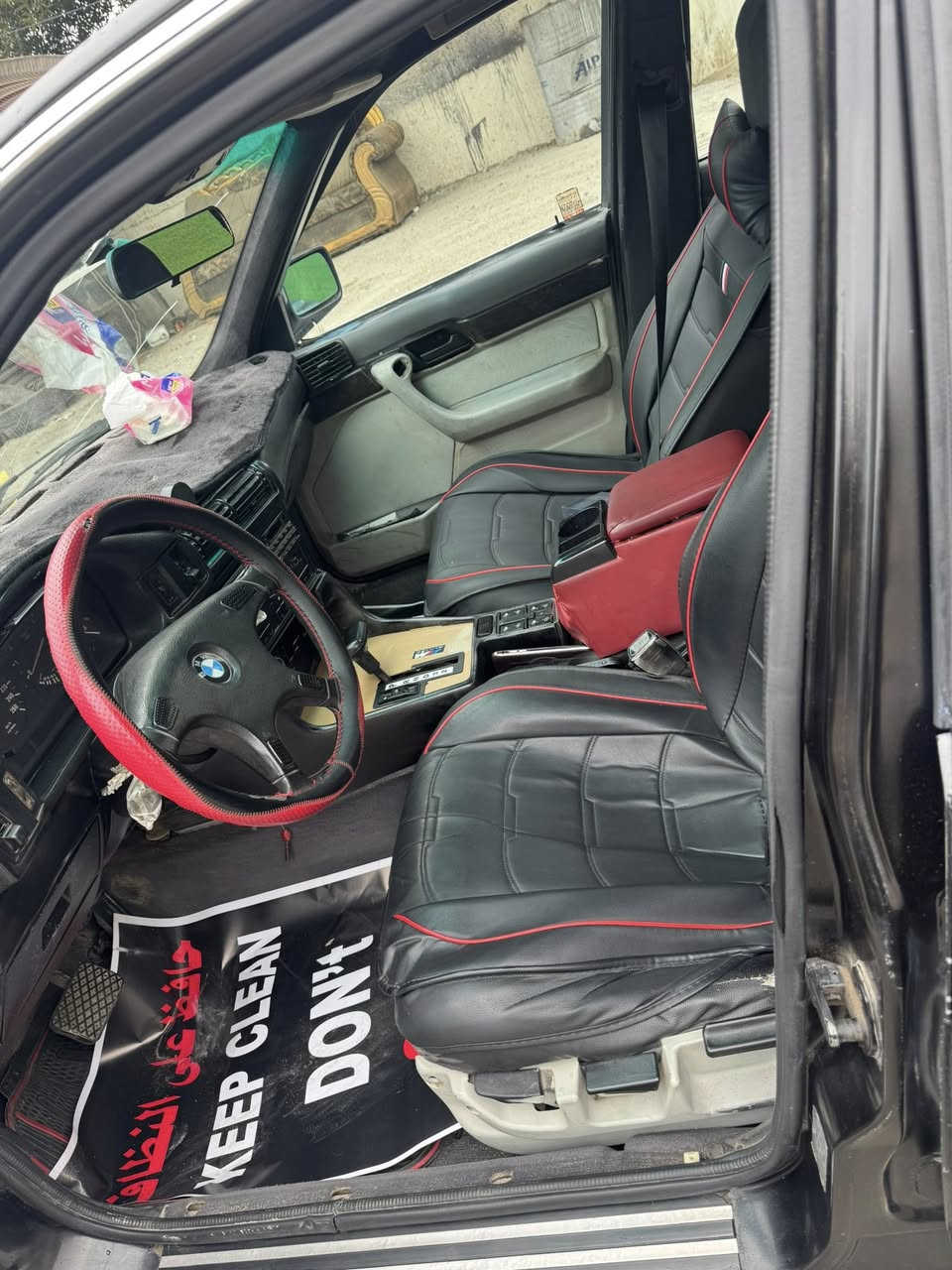 سلام عليكم 
بي ام 525 للبيع
 مسكر فانوس 
موديل 1991
السياره خير من الله 
نقصه بس تبريد  كمبريسر  + مروحه 
البقيه كله شغل كير مكينه خير من الله 
صدر امامي جديد 
صدر خلفي نضافه 100/60
كير اوتو
السعر 53 وبيه مجال 
الاستفسار اكثر ***********
