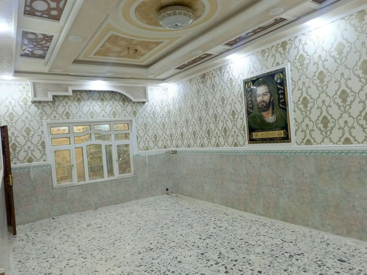 بيت للبيع منطقة دؤر الشؤون قرب سدة الكوت المساحة 200م***********
