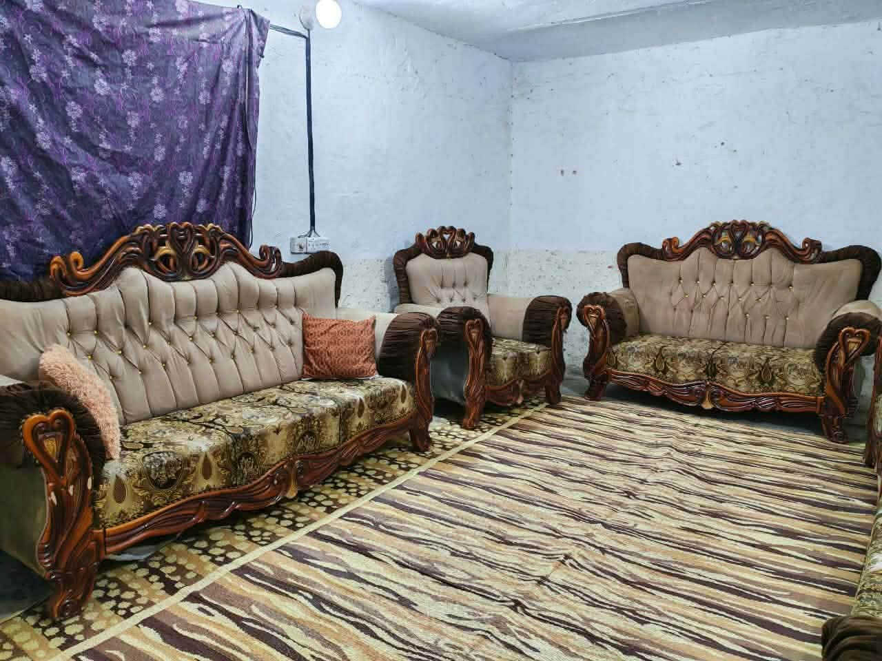 تخم للبيع درجة اولى نضيف كلش 10مقاعد السعر450الف مكان بغداد الزعفرانيه شارع المستشفى ‭٠٧٧٠ ٤٣٦ ١٦٨٤‬
