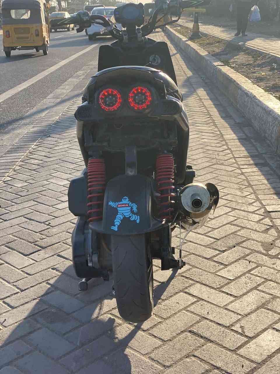 السلام عليكم سكنس جبلي للبيع مكفول مكينه وكفرات بلادي كلشي شوف لعين عليها ترتيبات وصالنصه تايون اصلي من لحاوية فقط واقيه مبدل بيها للجماليه رايدها ب مليون و200 
عنوان بغداد جميلة .. ***********
