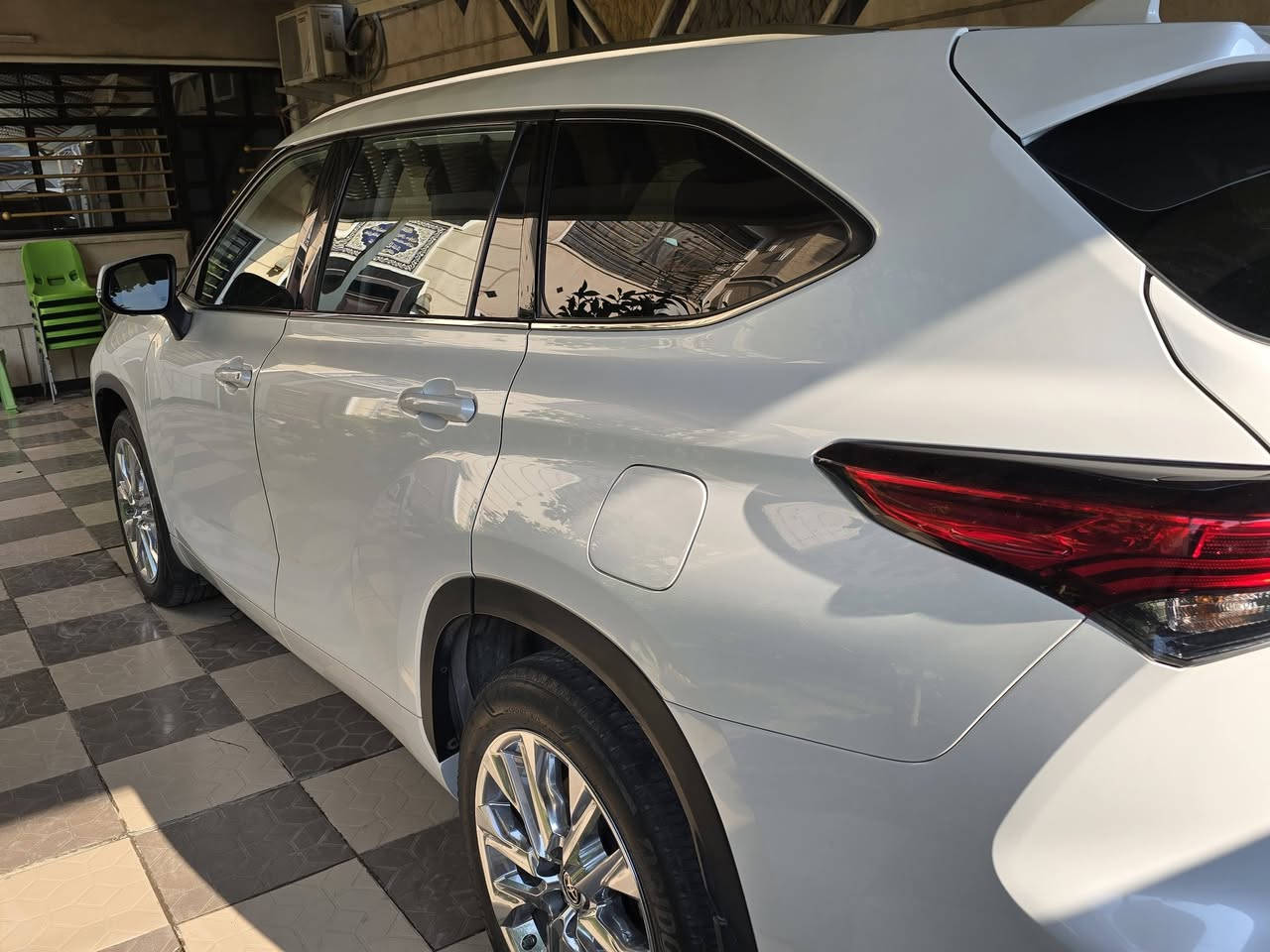 السلام عليكم للبيع هايلاندر Limited 2023
ماشية 29 الف ميل قابله للزيادة السياره مليانه مواصفات 
تبريد تدفئه كشنات 
فتحه 
جنطه كهرباء 
شاحن وايرلس 
خمس كامرات 
رادار أمامي وخلفي وجانبي 
الستيرن هيتر والمري هيتر 
مكانها بغداد ***********
