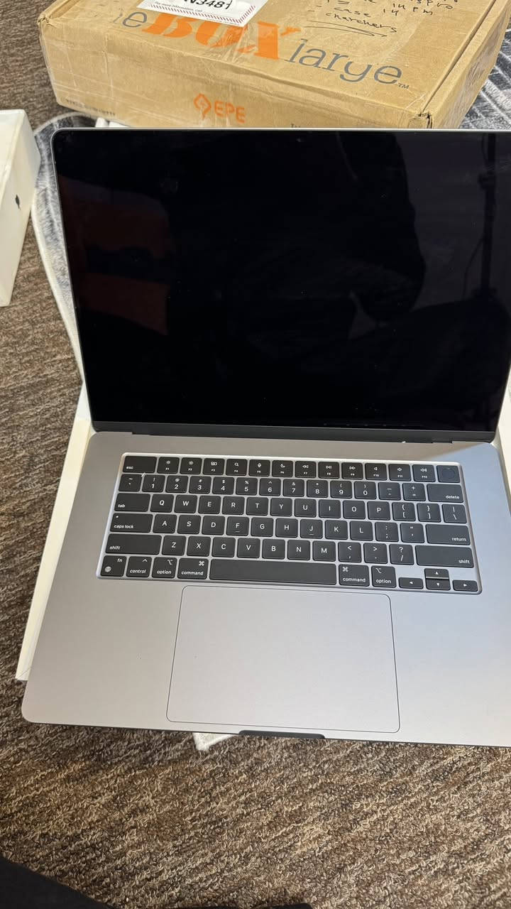 MacBook Air 15-inch like new
M3, Ram 8 GB, Storage
256 GB
Battery %100, Cycle
Count 16
Excellent condition
price:1,150,000
whatsapp:
***********
