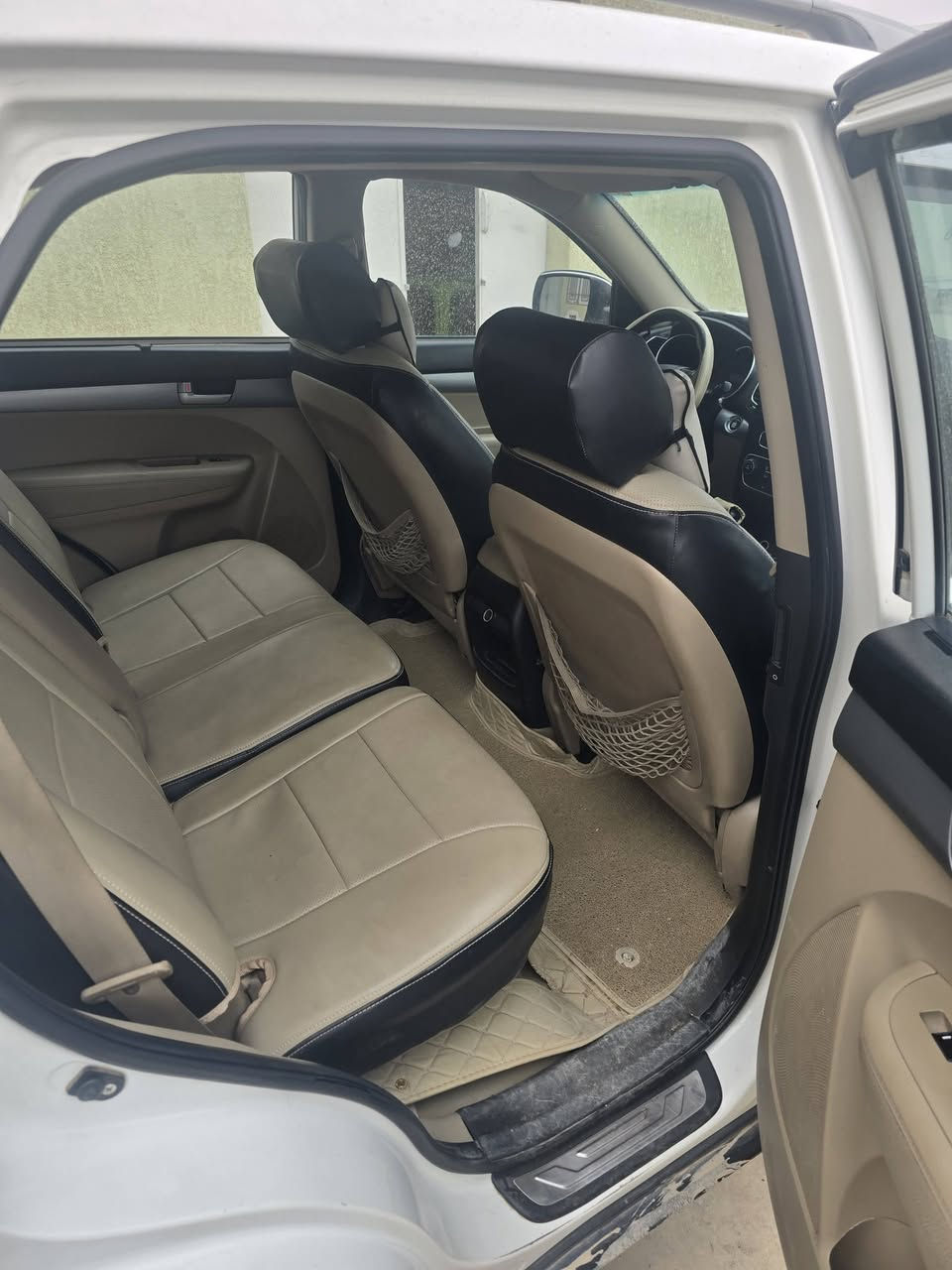 سورنتو ٢٠١٥ خليجي
فول موصفات 
محرك ٦ سلندر 
٧ راكب 
رقمها بغداد انكليزي 
بصمه ابواب وتشغيل 
مري شفط 
كير ومحرك مكفول 
تخم تايرات جديد 
العنوان / صلاح الدين قضاء الضلوعية 
التواصل عن طريق الهاتف / ***********
