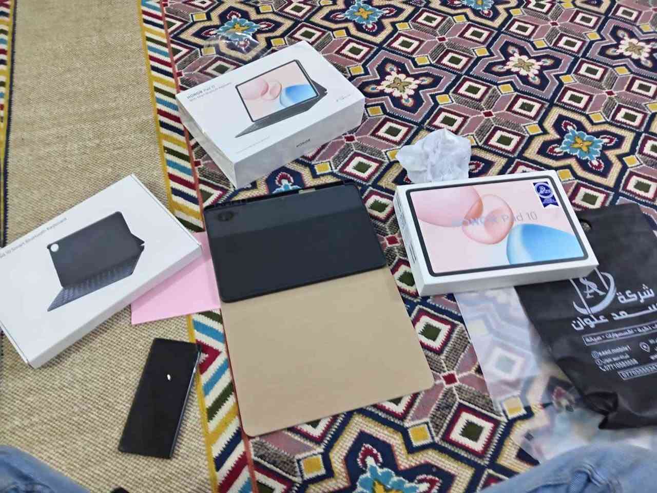 ايباد هونر باد 10 برو اخو الجديد استعمال اقل الشهر ايباد مال العاب ومونتاج واستخدام ثقيل برامج اوفس برنامج اوتوكاد كلة شغال بي معالج سنابدراكون 7 جين3 بطاري 10100 ملي امبير شاشة اولد يعني فول دقة السعر 380 وبي مجال بسيط ملحقاتة كاملة وكلهن البلاديات اذا مو شراي لا اتعبني الخاص موجود وهاذ رقمي *********** الشراي يدخل خاص او يتصل عمارة, ميسان
