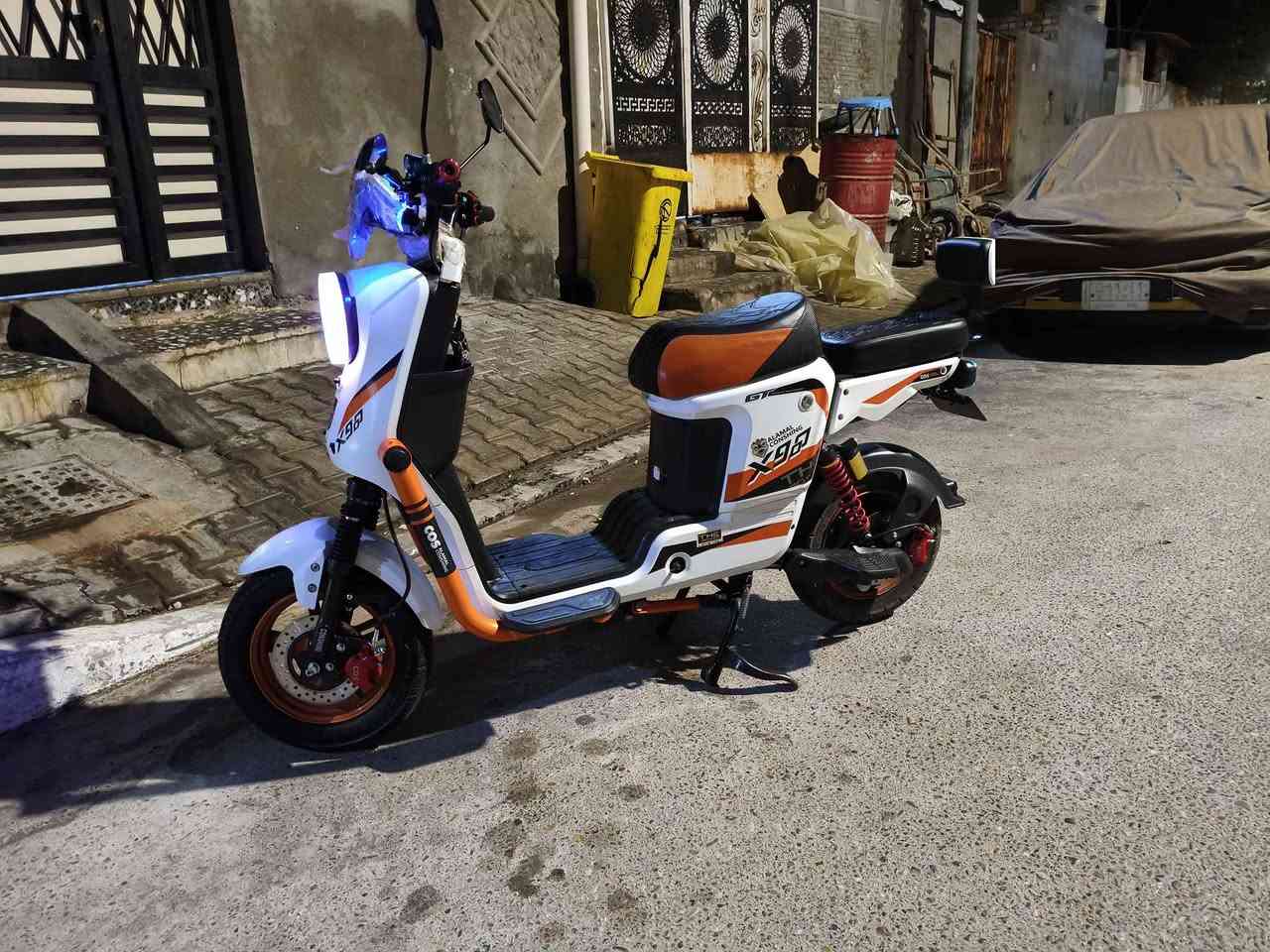 دراجة x900 GT كلة شغال هورن اشاير لايتات عالي ناصي والبطاريات عددهم 5 ((23 امبير)) حالتهن جيدة جدا تمشيك بالشحنة تقريبا 40 كيلو والعقل يتحمل 6 بطاريات تكدر تشدلها الدراجة حلوة عوزها ترتيبات بسيطة بالشكل الخارجي شوية لان ماعندي وكت اسويهن بس العقل والبطاريات فول والوصل موجود سعرهة ((425 وبيها مجال للشراي تفضل خاص)) *********** وانا بالخدمة ((عنواني البصرة الامن الداخلي )) البصرة, العراق
