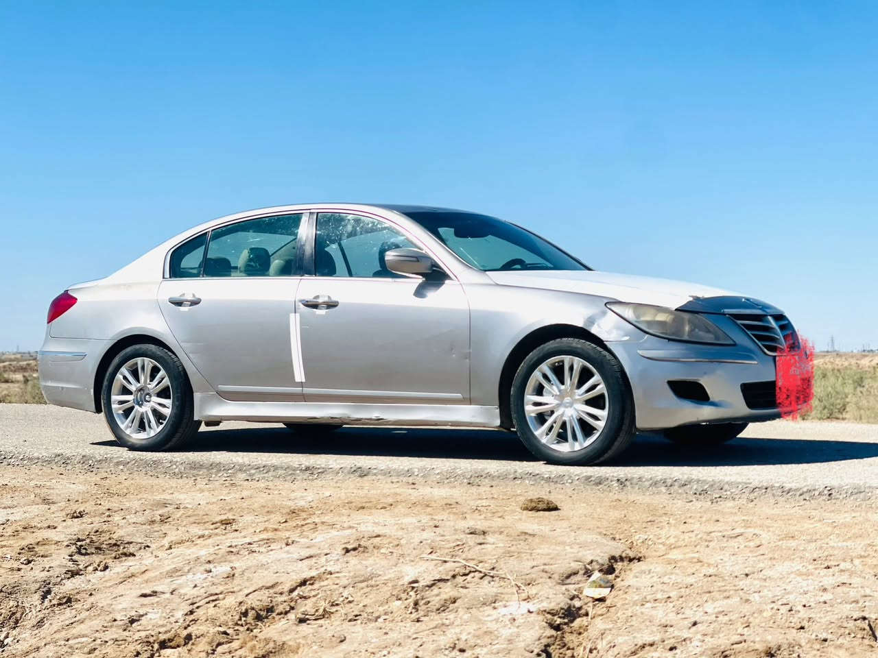 لبيع سيارع جنزز موديل 2012وارد مريكي بيه ضربه جاملغ فقط رقم ذي قار مكينه 3600 سنويه نافذه سعرها 90ورقه رقم***********شراي يتصل مكلف بنشر
