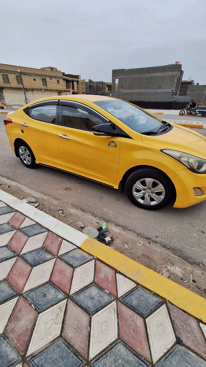 سلام عليكم عيني شباب النترا مديل 12 
خليجي 1800 بسمي هيئه وغرامه  مصفرة 
جاملغ وبنيد  ومكينه مفتوحه السعر 93 وبيه مجال مكان السارة
رميثه  رقمي ***********
