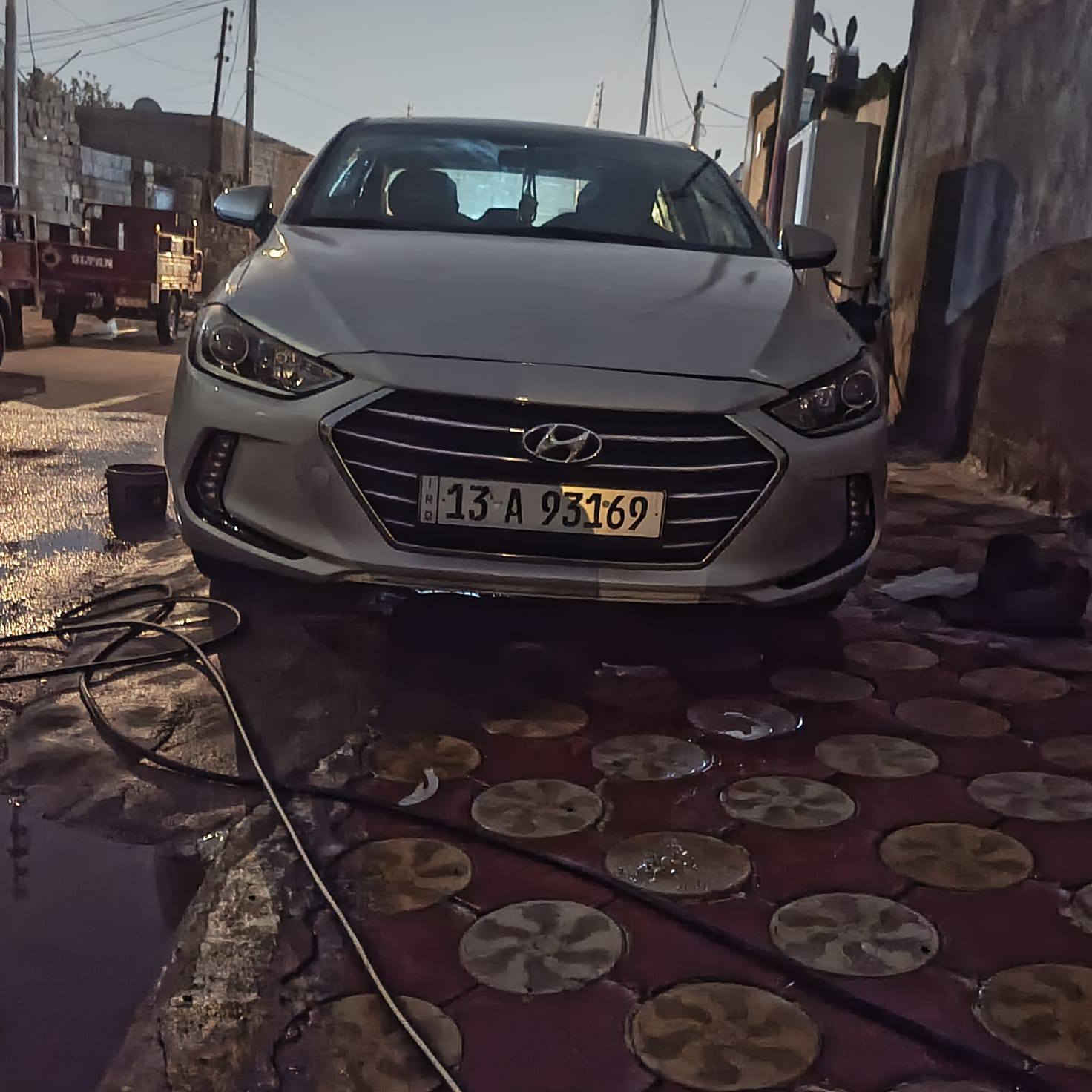 الانتره للبيع السياره موديل 2017 جاهزه حلوه بيها جاملغين إماميات وبنيد ما مبدلات راجعات بارد مكينه 2000 دوش استخدام شخصي رقم ميسان بسمي حره تريد وكاله تريد تحويل ثاني يوم سعرها 115 وبيها مجال قليل حق الجيه السياره بيها هواي مواصفات *********** غير متواجد عله الفيس
