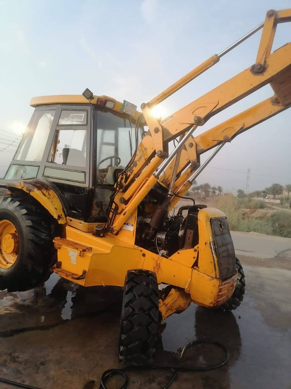 السلام عليكم 
للبيع حفاره جي بي سي موديل ١٩٩٨
رقم بغداد الماني حفاره جاهزه للعمل عنوان واسط النعمانيه ***********
***********
