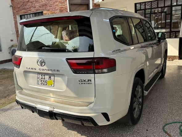 السلام عليكم 
البيع او مراوس عادي اقل منها
لاندكروز زيرو موديلها ٢٠٢٤ بريم الاصلي شرط 
ماشيه فقط الف 1000 مواصفات جي اكس ار 
 بريم اصلي gxr لمتدد
مكاني بغداد بعده بجياست الشركه ما مستخدمه 
كفاله من الشخط والرصعه والزلغ. زيرو 
الشراي يتصل ويدلل

***********
