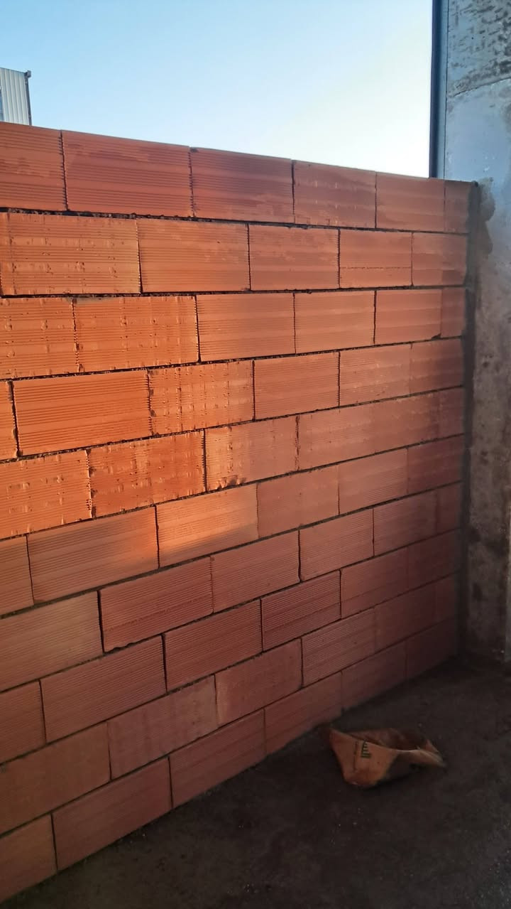 خلفه بناء متفرغ الان بناء فرشي عكاده شغل اولا شرط والتزام بلعمل ***********
