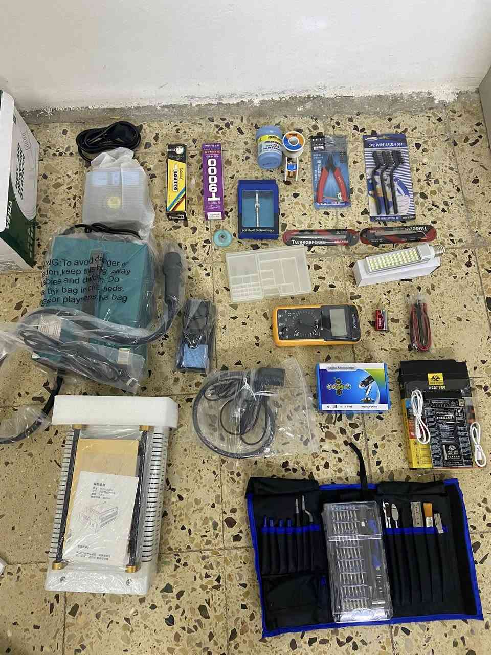 ￼السلام عليكم 
عدة صيانة موبايلات جديدة بالنايلون ما مستخدمات عدة كاملة مكملة للبيع قيم بما يرضي الله وبالعافية على الياخذهن


**إذا كنت صاحب هذا الإعلان وتريد حذفه لأي سبب، رجاءا أرسل رسالة إلى الدعم الفني**