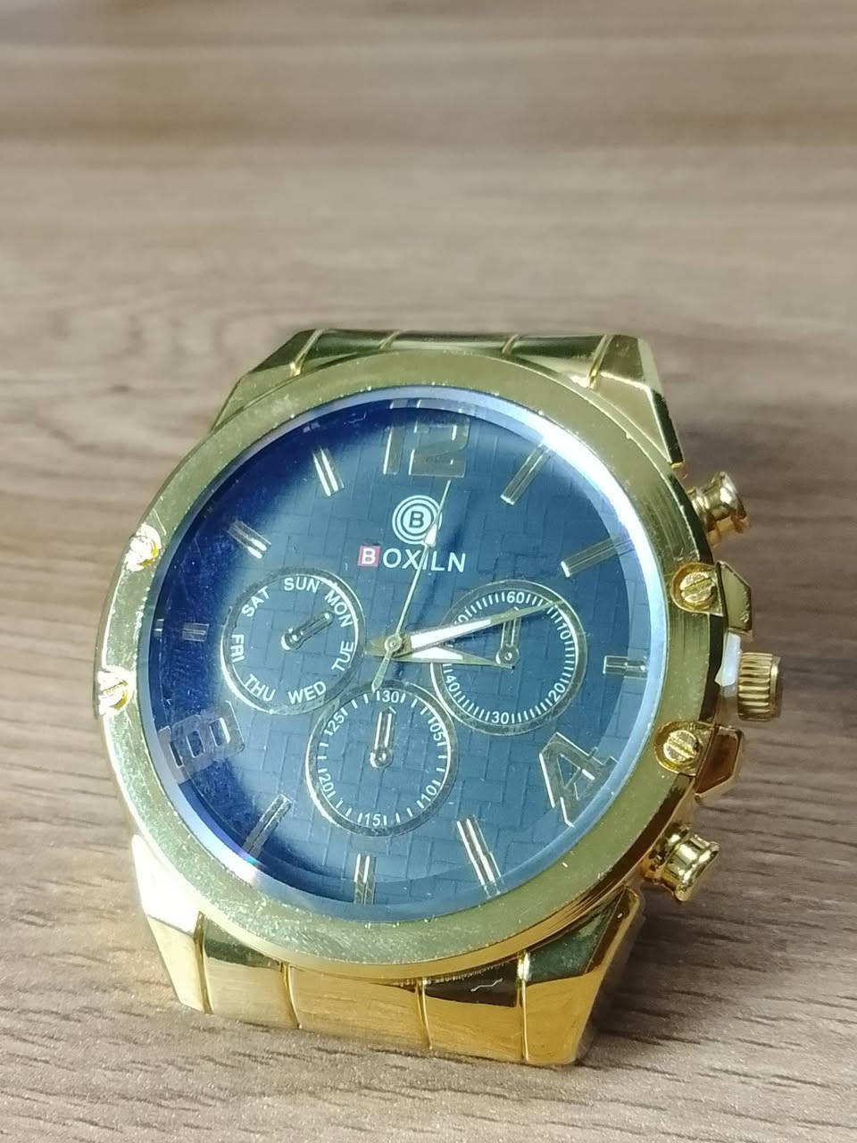 توفر الموديل الجديد من الساعات السير الحديد باحجام مختلفة و موديلات مختلفة للحجز و الاستفسار مراسلة الرقم  على الواتساب *********** او ***********
