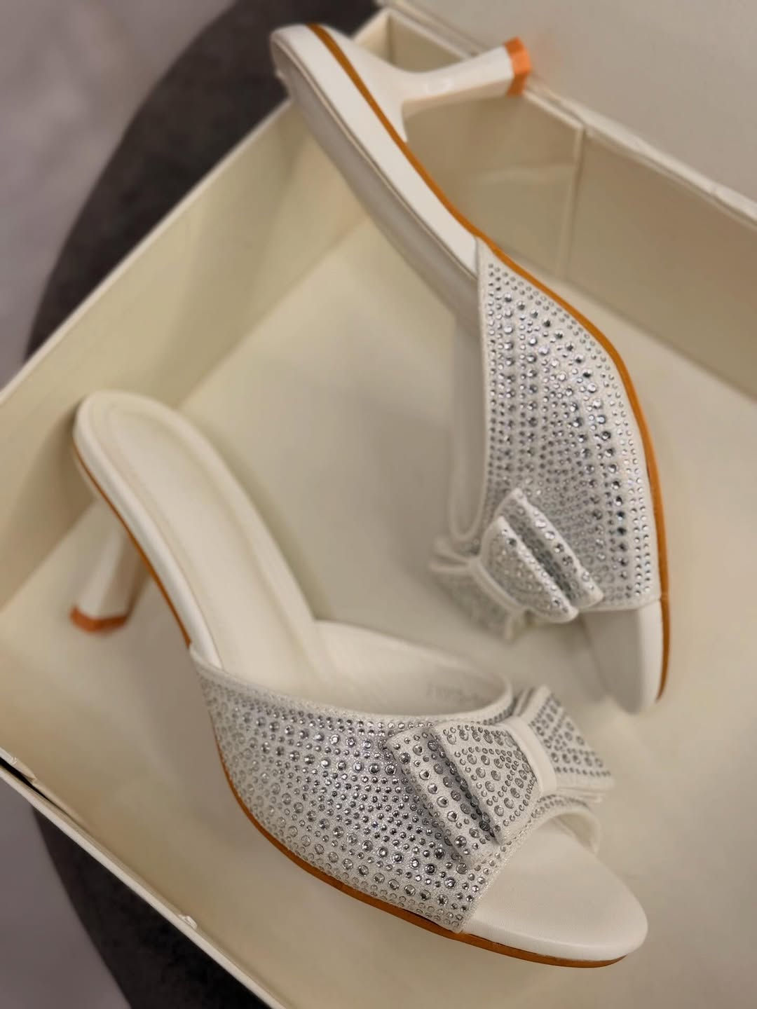 جديد NEW

كوالتي عالي جداً 

Size 36.37.38.39.40.40.41

شغل يدوي 
دبّان طبي 

كعب 5cm

اسود ابيضّ ذهبي  فضي 

للحجز والاستفسار دايركت 

كوني هنا viola 
الثقه. الراحه. الجمال


**إذا كنت صاحب هذا الإعلان وتريد حذفه لأي سبب، رجاءا أرسل رسالة إلى الدعم الفني**