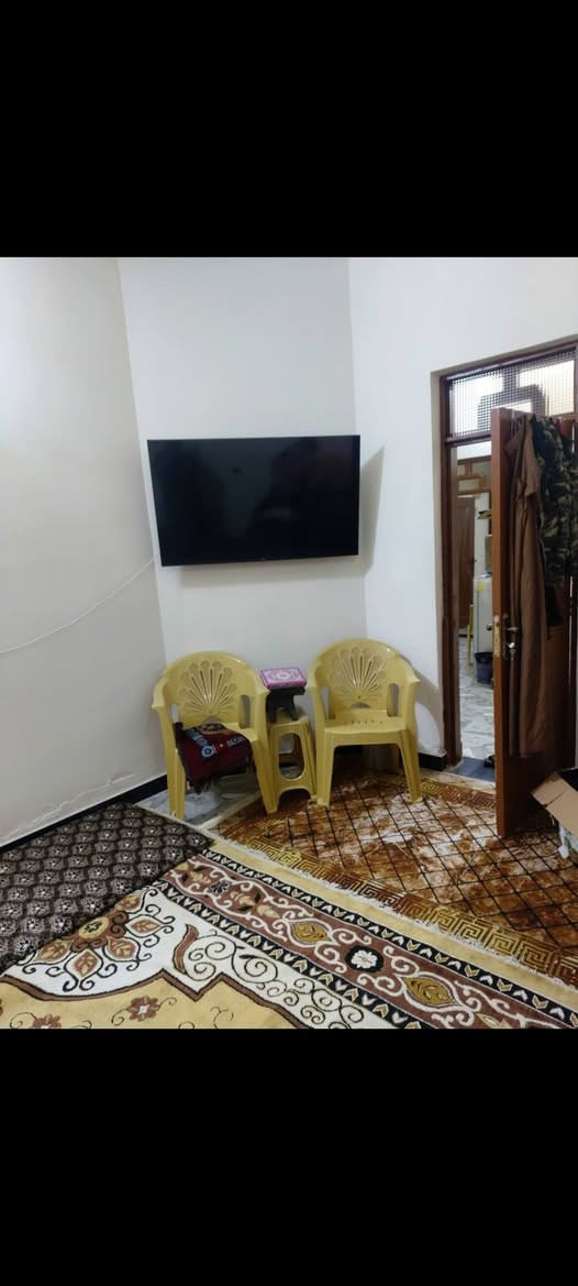 بيت للبيع في صقلاويه الشهداء الثانيه المساحة ١٤٥متر طابقين طابق الأول غرفه نوم وصاله ومطبخ وحمام واستقبال وطابق الثاني غرفه نوم وصاله وحمام شارع ١٢ وبشارع جامع الشيخ عبدالقادر الكيلاني طابو سند صرف باسمي بناء طابوق السعر ٧٥ وبي مجال(***********)(***********)
