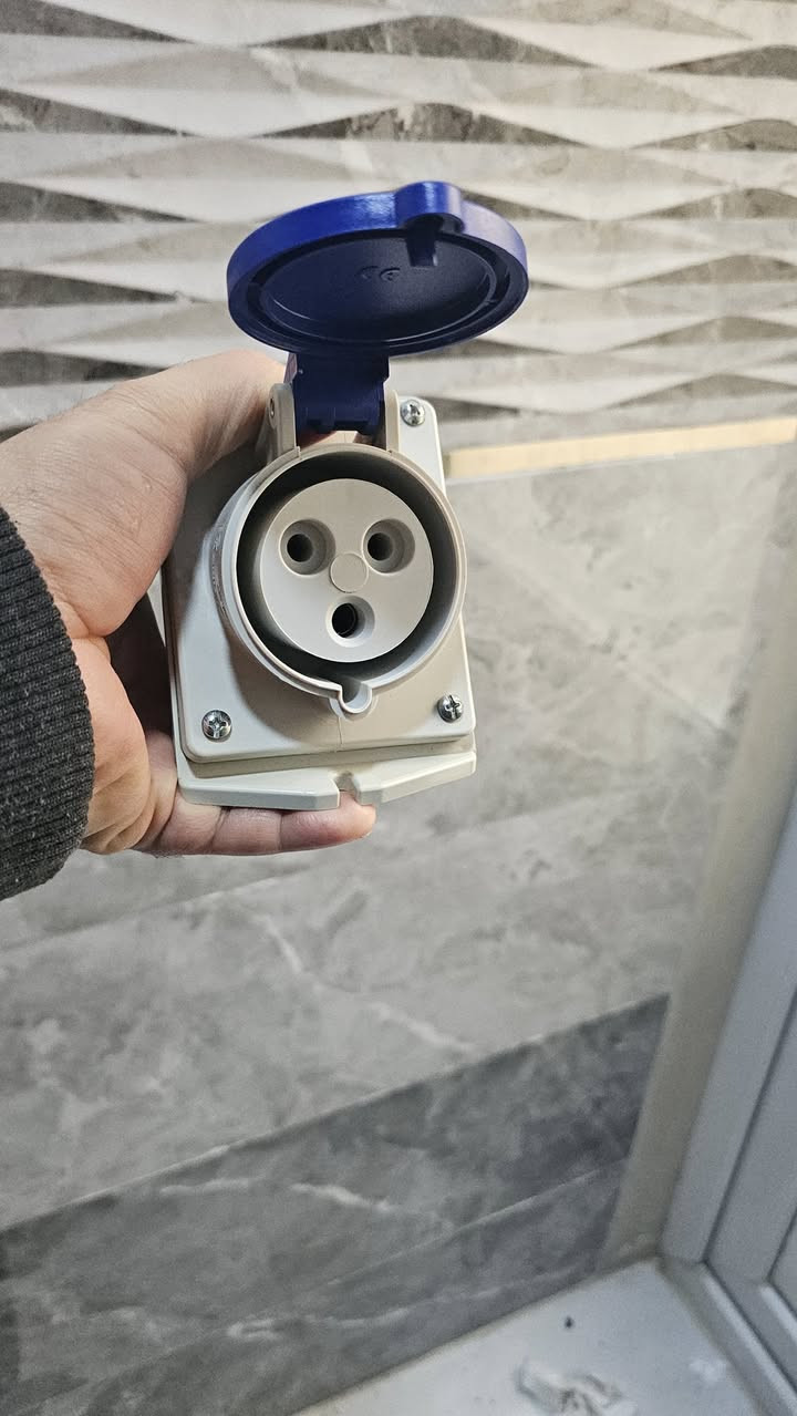 سلام عليكم
٣٢ امبير أصلي يطالي للتواصل***********
