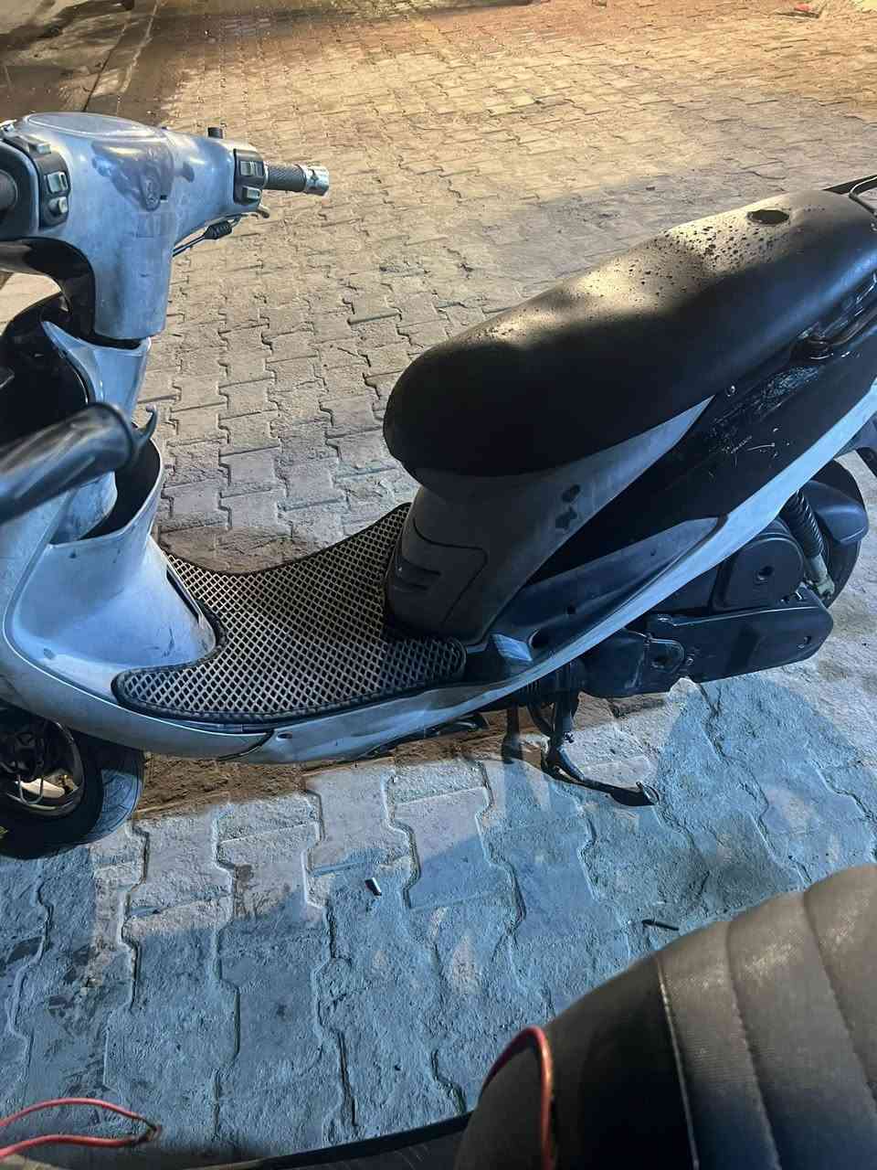 سلام عليكم ماكس منغولي دراجه مال رمبة مكينه مامفتوحه بلاديه 49 نكره سلف مكينه ناعمه شلعه معدل عوزه بس هندر فقط جاهزه نكره سلف دراجه حلوه وبل عافيه عل ياخذها سعرها 650 شراي اتصل مامتواجد عل فيس ***********
