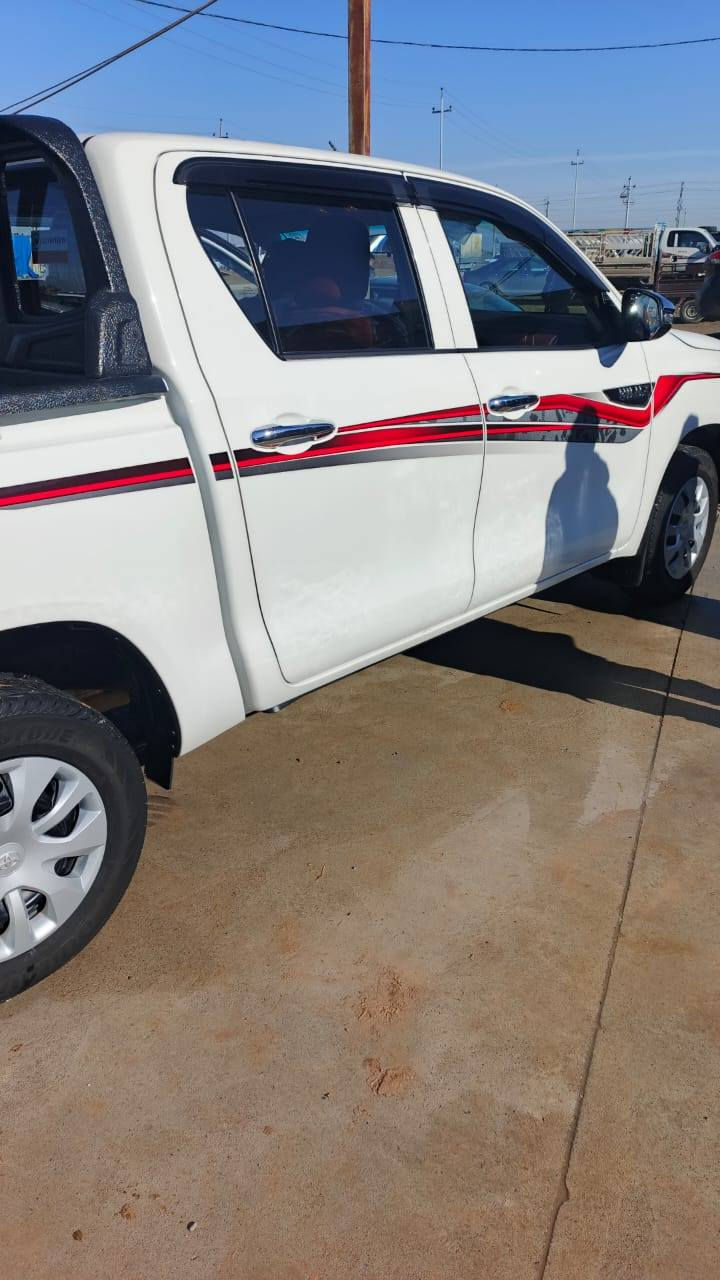 بيكم هايلوكس للبيع  موديل 2025 ماشيه 20 الف كير عادي مكفوله كفاله عامه رقم اربيل + مكانها اربيل السعر 263 وبيها مجال قليل ***********
