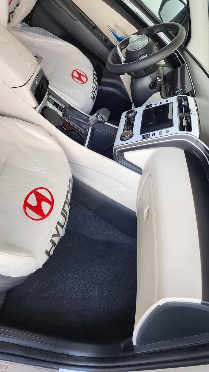 هيونداي توسان 2024 للبيع 
رقم بغداد الجديد 
 سياره مكفوله كفاله عامه  
 مواصفات 
حجم المحرك 2000 دوش
شاشه دجتل
تشغيل بصمة   
تشغيل عن بعد
‏AIRBAG عدد 2
سايد بريك دگمة   
بك لايت LED
كروس سرعه
اتو هولد
مري شفط 
مقاعد 2 امامية كهرباء 
بردات ابواب خلفية 
حساسات امامية 
حساسات خلفية 
حساس كشنات
تحكم مقود كامل
بصمات عدد 2 
انارة ترحيب
نقطة نزول منحدرات. 
نظام مانع تزحلق 
‏ABS
شاحن موبايل واير ليس  
اشاير بالمري والمري قابلة للطي 
مخرج AUX
مخرج USB
‏BIuetooth
مخرج منفذ الطاقة عدد 2    
درايف مود
‏(Normail - eco- sport t) 
جك سبير كتلوكات كلها جاهزة
كفاله عامه السياره  المكان  النجف الاشرف _ قرية الغدير 
 السعر 224 وبيها مجال 
***********
