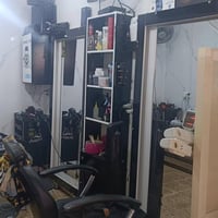 الموصل حي السكر • جام خانة ٢٣٠×٢٤٠سم • كراسي حلاقة ٢