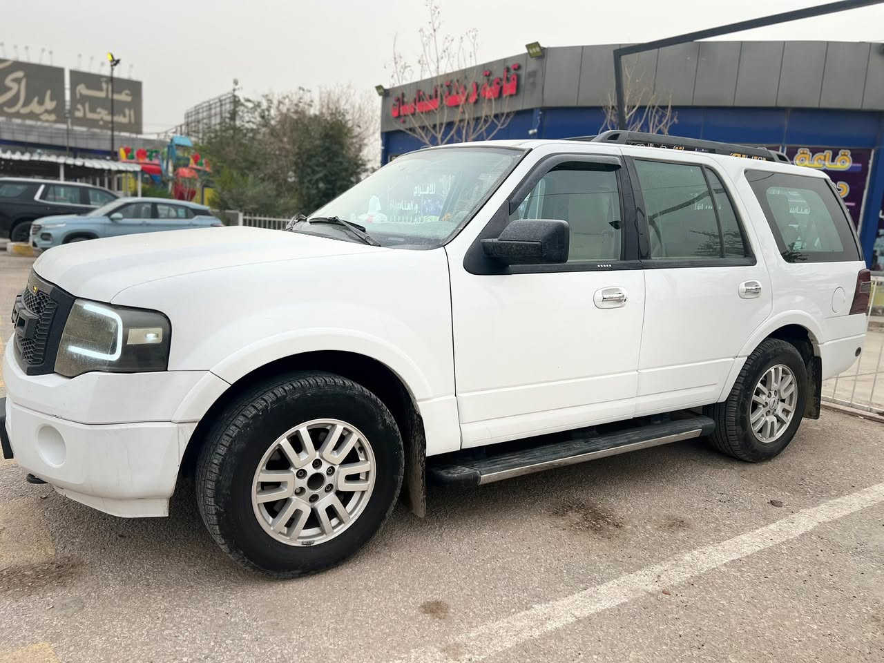 سلام عليكم. فورد اكسبدشن  2011 كفاله من ضربه وصبغ 
8v5400
رقم بغداد دولي 
داخل جلد كشن الخلفي منفصل vip
تبريد مركزي 3 قطع 
لايت منضومه زنون 
كهربائيات كلهه شغاله مابيهه نقص 
مكان السياره النجف 
***********
السعر145
