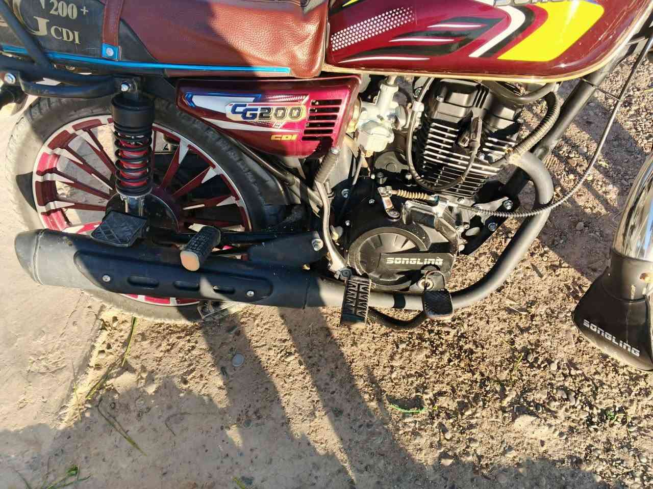 الدراجه مديل 26 صار ست اشهر مستخدمه الدراجه شغاله كلهه ما مفتوحه ومابدل شي بيهه يراني سافان خمسه كير اوراق كامله منفيس*********** مكانه مجمع الدور
