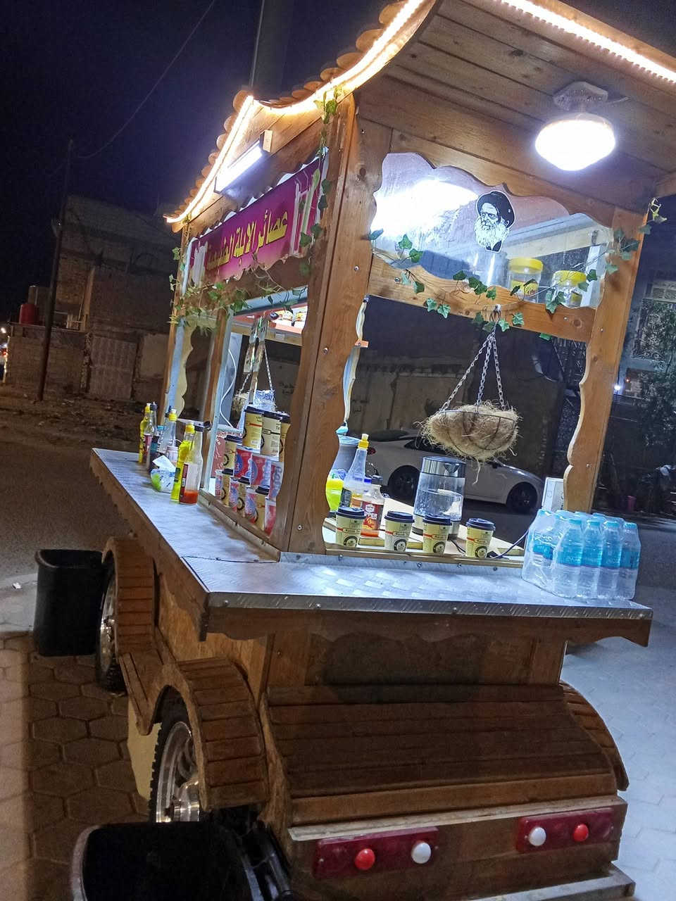 عربانه انتيكه واحد على واحد جماليه ومتانه الحديد ثقيل للبيع السعر 2000000 مليونين دينار عراقي وبيه مجال العنوان البصرة للأستفسار التواصل على واتساب أو على  ماسنجر 
رقم الهاتف ***********
