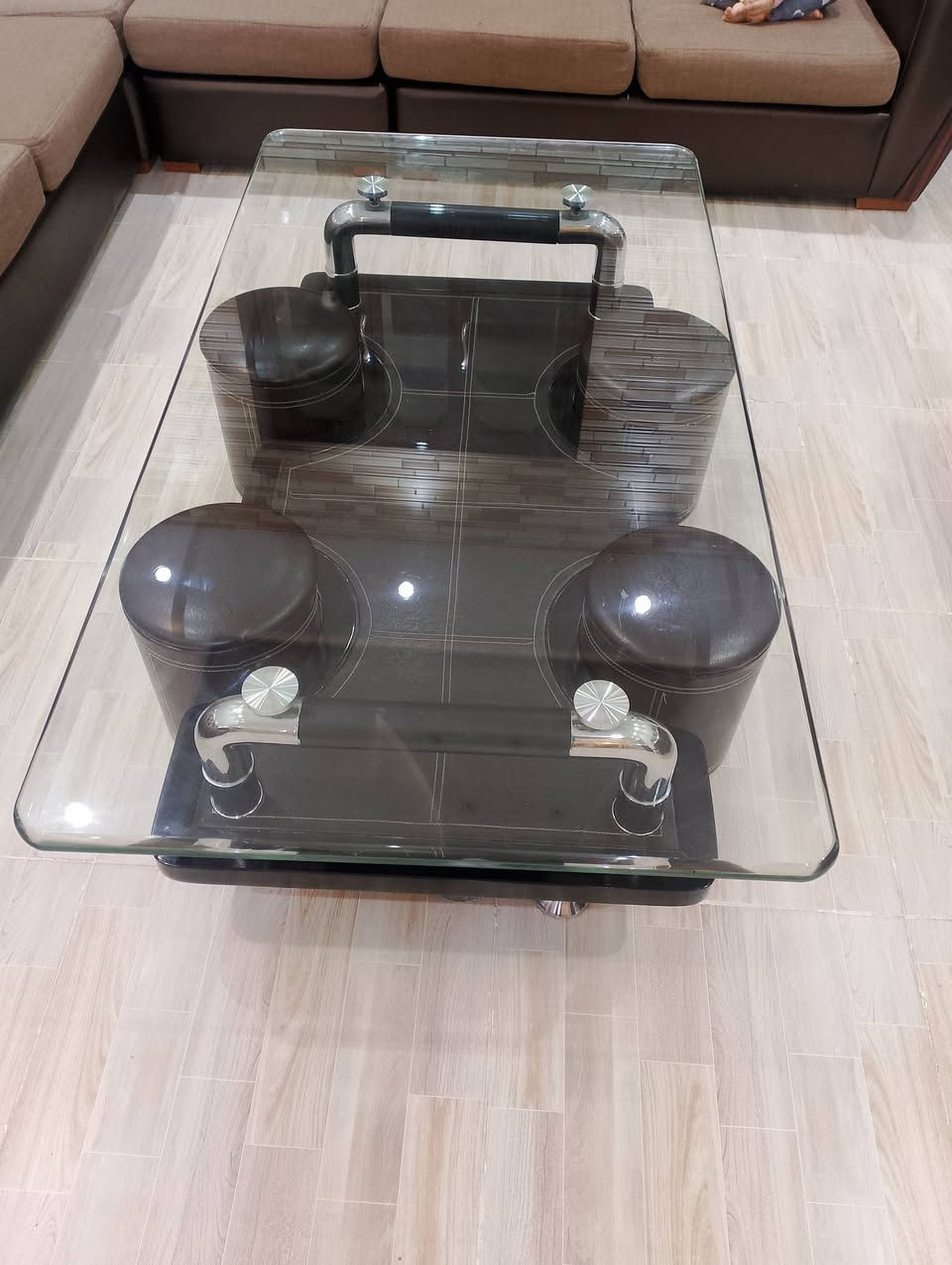 السلام عليكم ديوان تركي مع ميز طعام  6 كراسي مع طبلة وصطية   سعر الديوان 500  سعر ميز الطعام  200  سعر الطبلة 150 / اتصل وات ساب او خاص ***********
