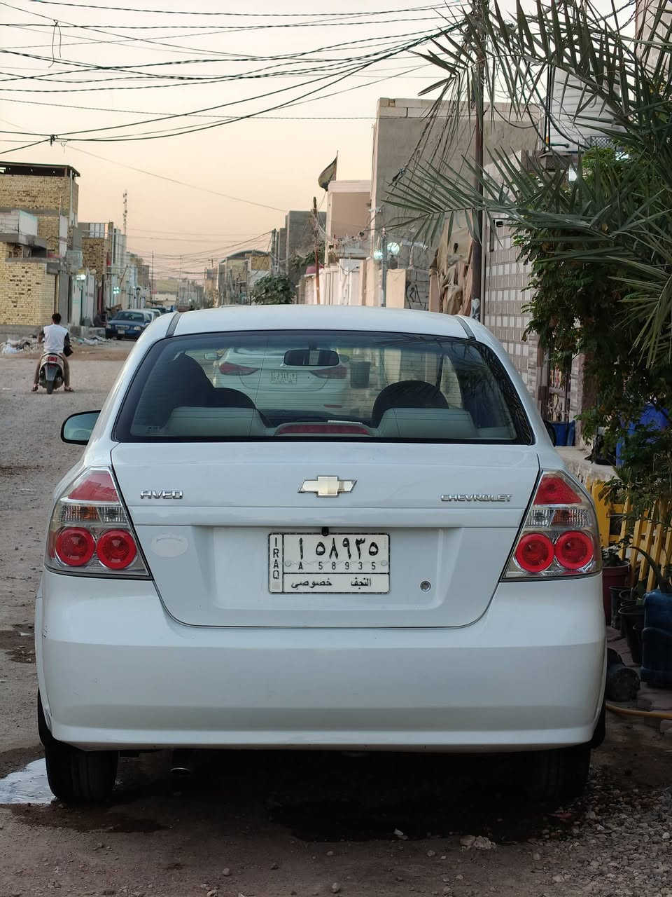 سلام عليكم 
شوفرليت افيو مديل 2013 
1600 خليجي اوتماتيك 
الي يدور جديد ونظيف 

سيارة كفالة عامة 
محرك كير جديد جدا نضيف ومكفول 
شاشة اصلية كامرة 
تخم تاير كهربائيات بلادي واير جطل ما بيها 
 داخل السيارة جدا نظيف   على وضع شركة 
ملاحظة بسيطة بيها دور جاملغ صبغ فقط دور مو كل جاملغ 
سيارة نظيفة احلا من الصورة بالعافية على الي ياخذها . 

سعر 83 

مكاني النجف كوفة 
***********
