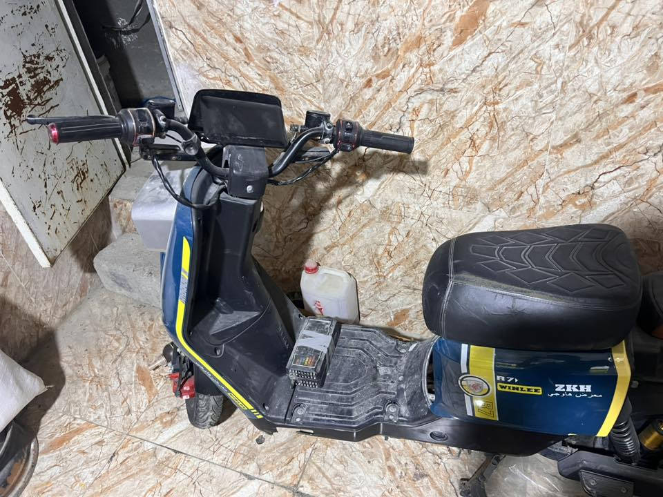 للبيع دراجة R7يرادلها بطاريات رايدها ب 170 مكاني البصرة ياسين خريبط الرقم ***********
