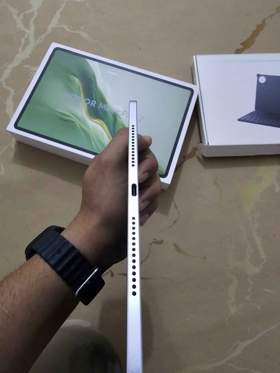 السلام عليكم🤍✨

ايباد هونر ماجك باد تو❤‍🩹
جديد فقط ايام مستخدم💯❤️‍🔥

📱 جهاز MagicPad 2 – تابلت القوة والأناقة في جهاز واحد!
جديد بنضافه 100%🎁💌♥️🎀

✨ أهم المواصفات:

شاشة عرض كبيرة  12.3 آنج 🤍☠️ 
بدقة عالية 144 هيرتز🔥🖥تضمن تجربة مشاهدة مبهرة🫡

معالج سريع للألعاب والتطبيقات بوبجي120 فريم💯

بطارية تدوم طوال اليوم 10 ألف سعه البطارية💯

الرام الداخلي:12+12💖
الذاكرة:256❤‍🔥✨
ألون: ابيض 🤍✨🫶🫴

واجهة سلسة بنظام حديث🤍

تصميم أنيق وخفيف الوزن👌✨

🆕 السعر جديد:914, 000دينار 📦

سعر 695🔒❤️‍🔥☠️ دينار فقط! 

📍 المكان: بابل🤍✨

🔹 يأتي مع الملحقات... ايباد + شاحن+كارتونه+كيبورد+قلم 🩷🫸

يتوفر توصيل🩵✈️✈️

للتواصل 📞*********** حلة, بابل
