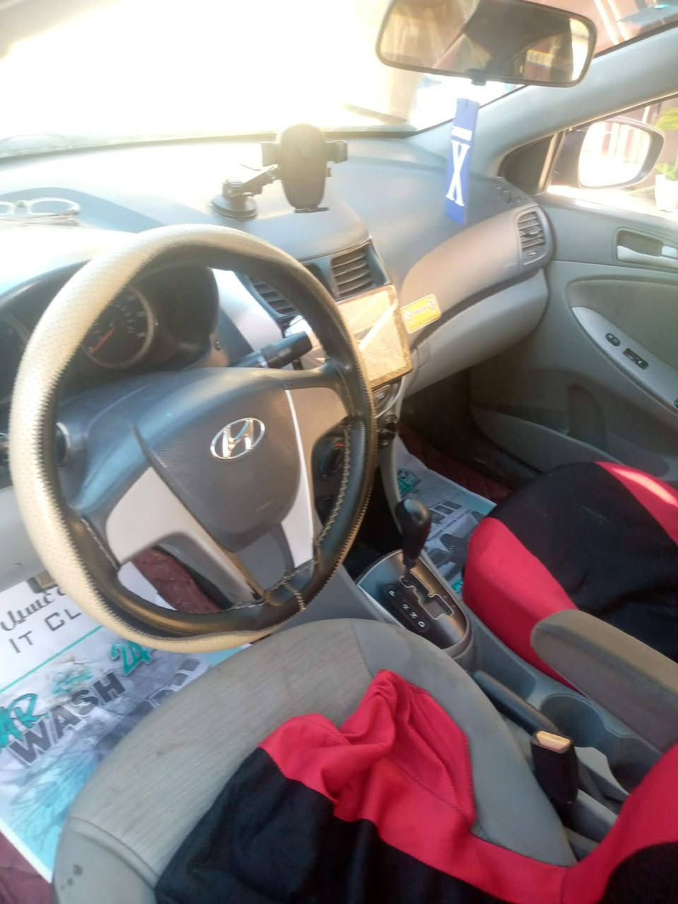 السلام عليكم عندي سياره اكسنت للبيع موديل 16واردامريكي وباسمي تحويل مباشر وسنويةجديدةمنضومةغازبية وبس قطعتين مبدلة الباب السائق ولجاملغ الامامي من جهة السائق ولباقي مكفول السعر 82وبيه مجال العنوان بغداد الدورةابودشير الاتصال على الرقم  ***********
