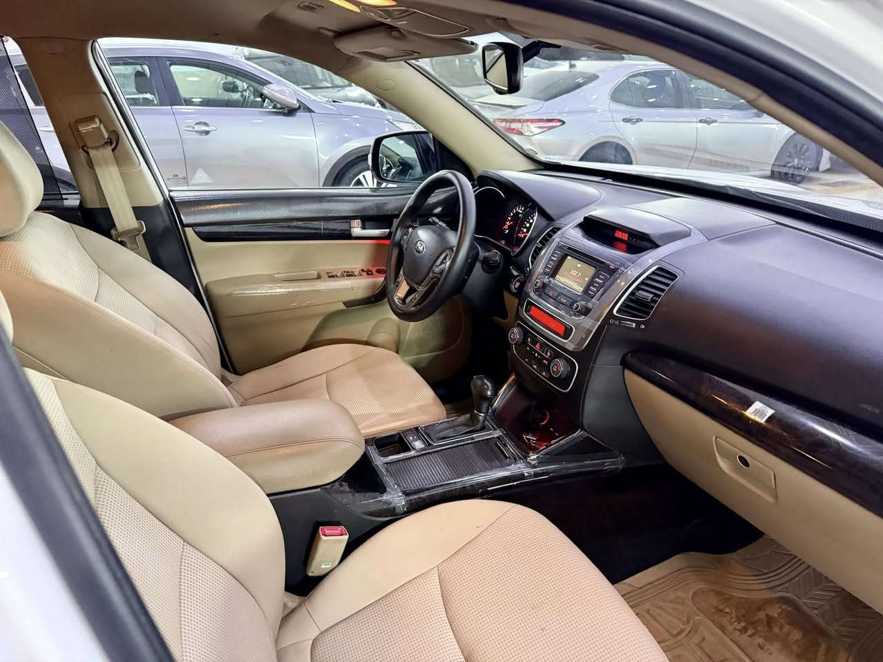 كيا سورتو ٢٠١٤خه ليجي شركه  بخيت مكفولًا كفالا عام 
بسمه كوشين كاربا  ٧راكب فول فول بدون فتحة
مكان سيارا اربيل شارع ١٠٠
مكينه ٢.٤دوش خه ليجي 
ماشيه ١٣٤. الف 
م***********واتس  فايبه ر موجودا
