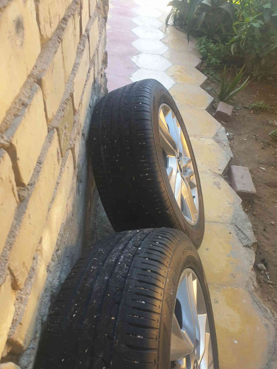 #للبيع_الحجم_16_نضيف_المكان طوريج
فقط واحد بيه شخط 
***********
